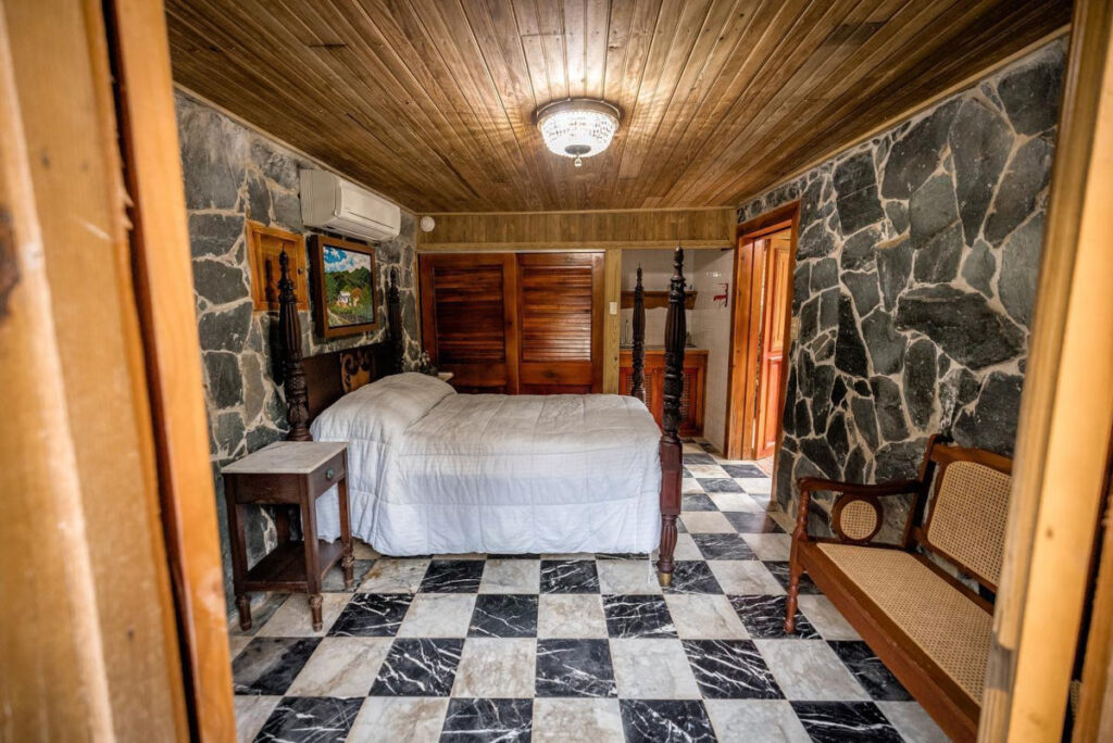 Cozy airbnb room at Hacienda Lealtad, Lares, Ouerto Rico